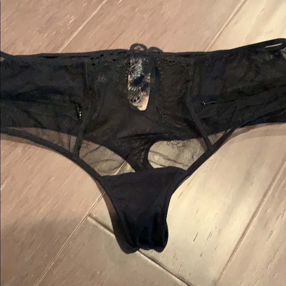 💰NWT Victoria’s Secret sheer sexy black panties M